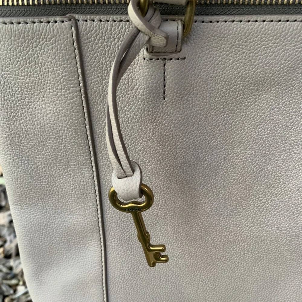 Fossil women tara